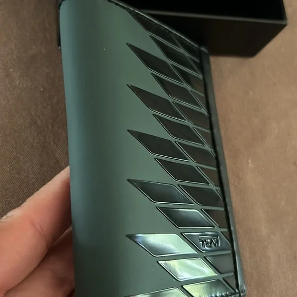 NWT Tumi Alpha multi window card case - Picture 4 of 5